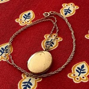 VTG I WEH I 14K Gold Filled Oval Locket - Medium